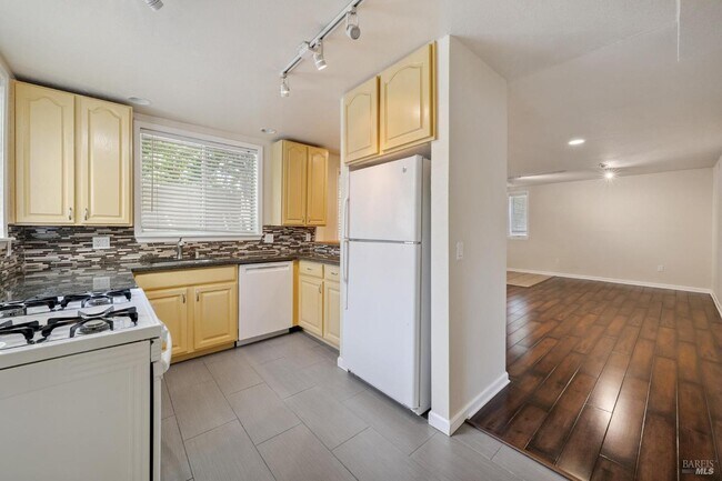 Building Photo - 711 San Anselmo Ave