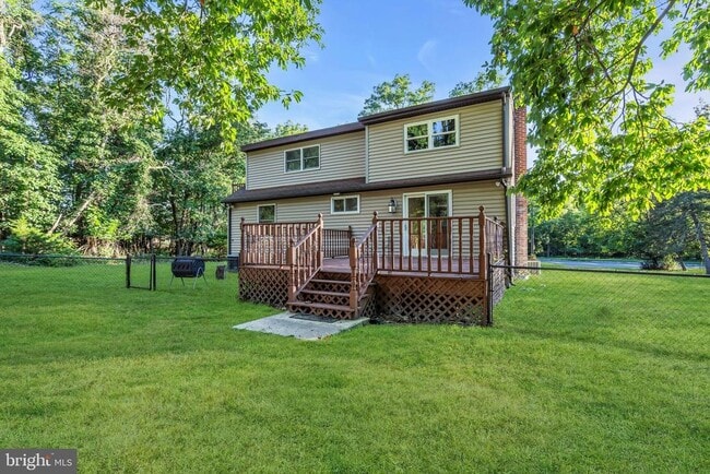 Building Photo - 165 Lakeview Dr N