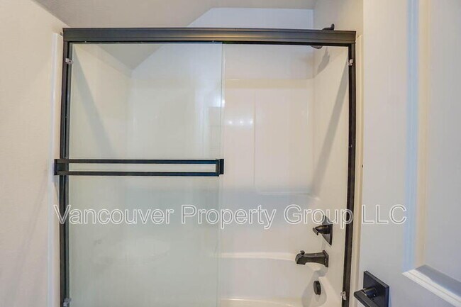 Building Photo - 15103 NE 98th Cir