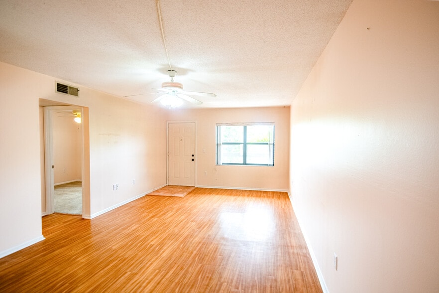 Building Photo - 305 30th Ave W