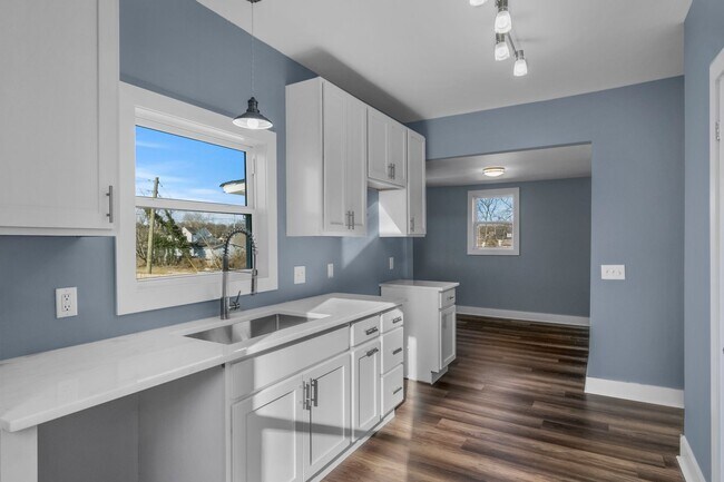 Building Photo - Four Bedroom Ranch in Elizabeth Park!