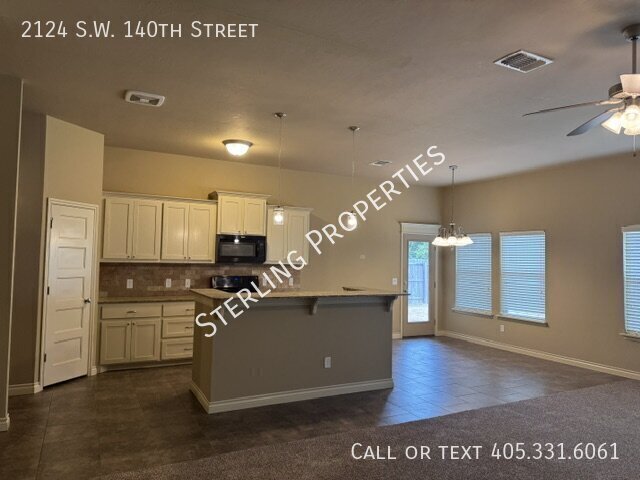 Building Photo - 2124 SW 140th St