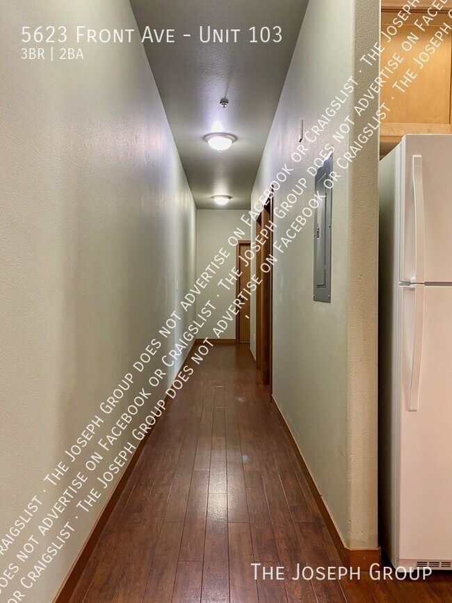 Building Photo - 5623 Front Ave