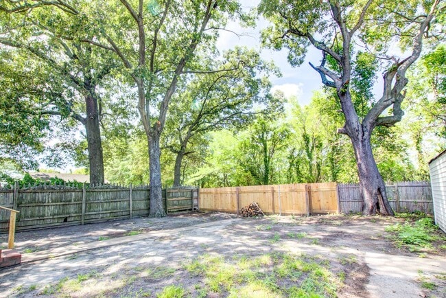 Building Photo - Renovated Home on Quiet Cul-De-Sac