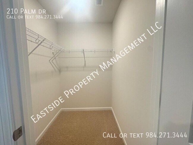 Building Photo - 210 Palm Dr