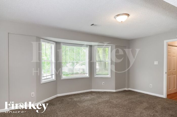 Building Photo - 860 Green Forest Dr