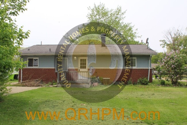 Building Photo - Available Now-- 3 Bedroom, 1 Bathroom Home...