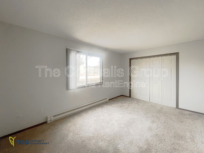 Building Photo - 2406 Marquette Rd