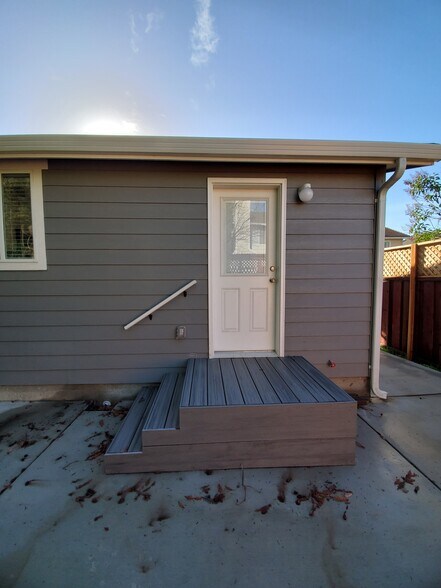 Building Photo - 25918 Meadowmist Dr