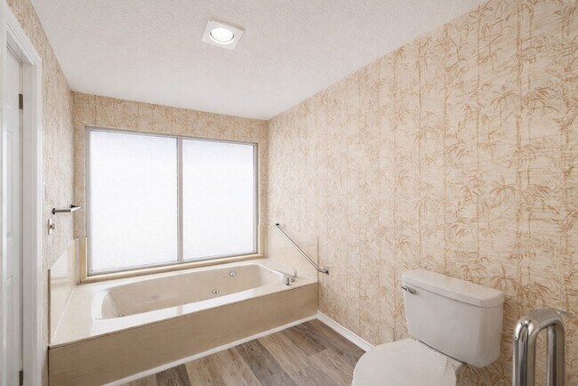 Building Photo - 2416 Birkdale Ln