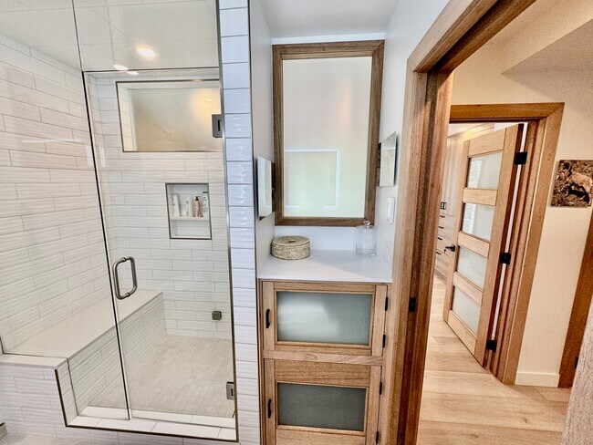 Building Photo - 910 W Hallam St