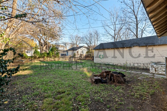 Building Photo - 806 N Faulkner St