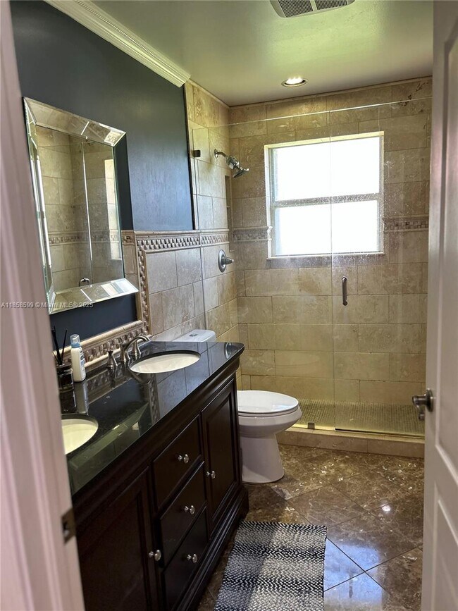 Building Photo - 2726 Meadowood Dr
