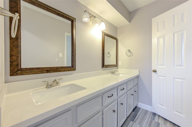 Building Photo - 1210 Shannon Valley Dr