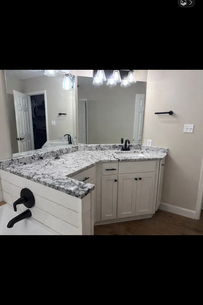 Building Photo - Home for Rent in Lake Forest in Millbrook