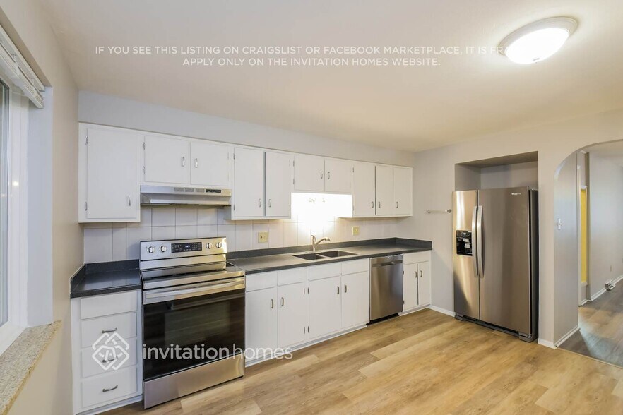 Building Photo - 8866 W Asbury Dr