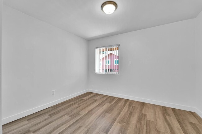 Building Photo - 1240 W 29th St