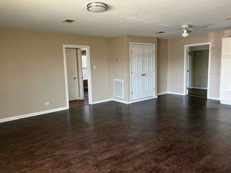 Building Photo - 1008 Pecan Ave