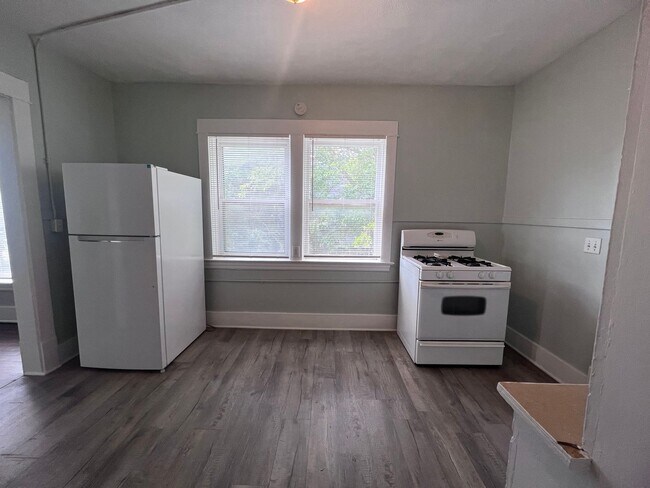 Building Photo - Upper One Bedroom - Close to Downtown Gran...