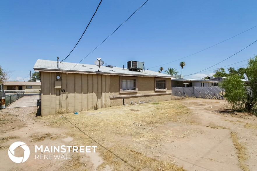 Building Photo - 2027 W Chambers St