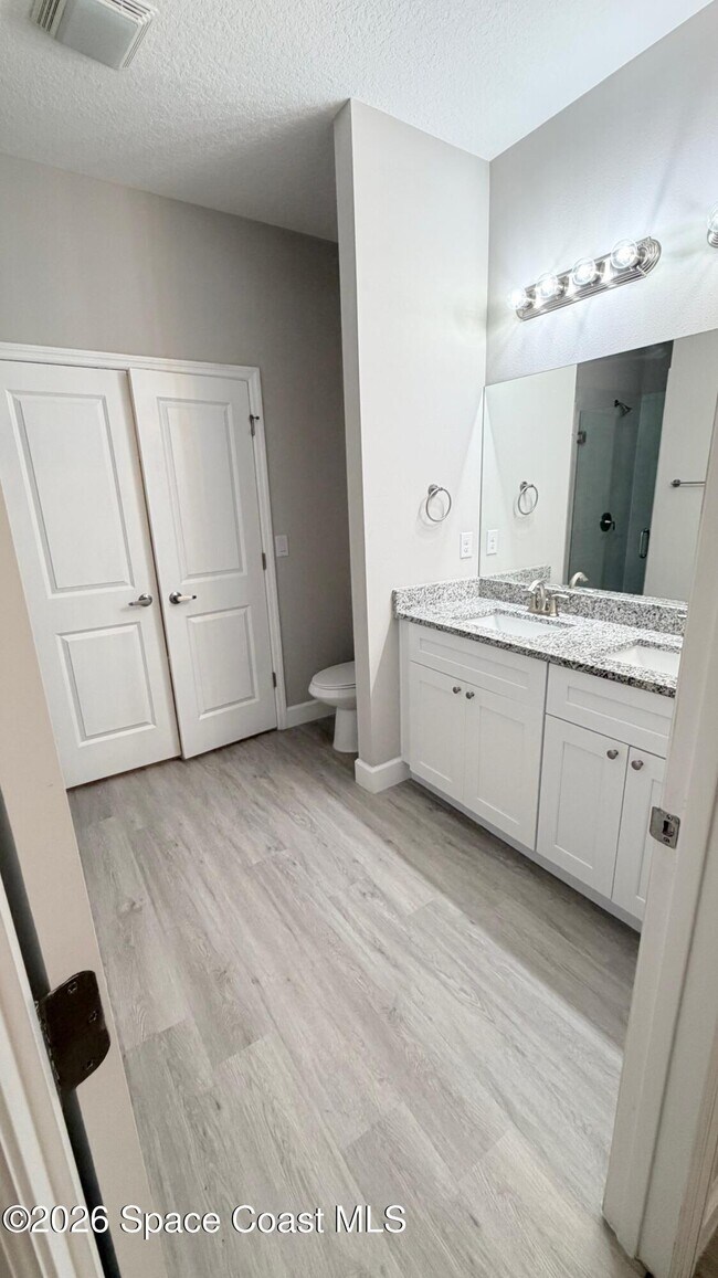 Building Photo - 1318 Saxony Rd SW