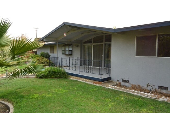 Building Photo - 108 N Crenshaw St