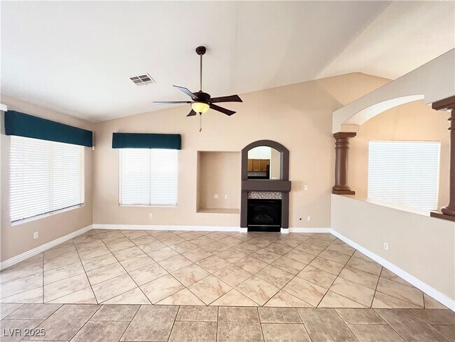 Building Photo - 258 Whitewater Village Ct