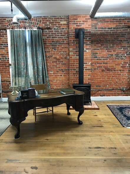 Master Bedroom - 811 W 2nd Ave