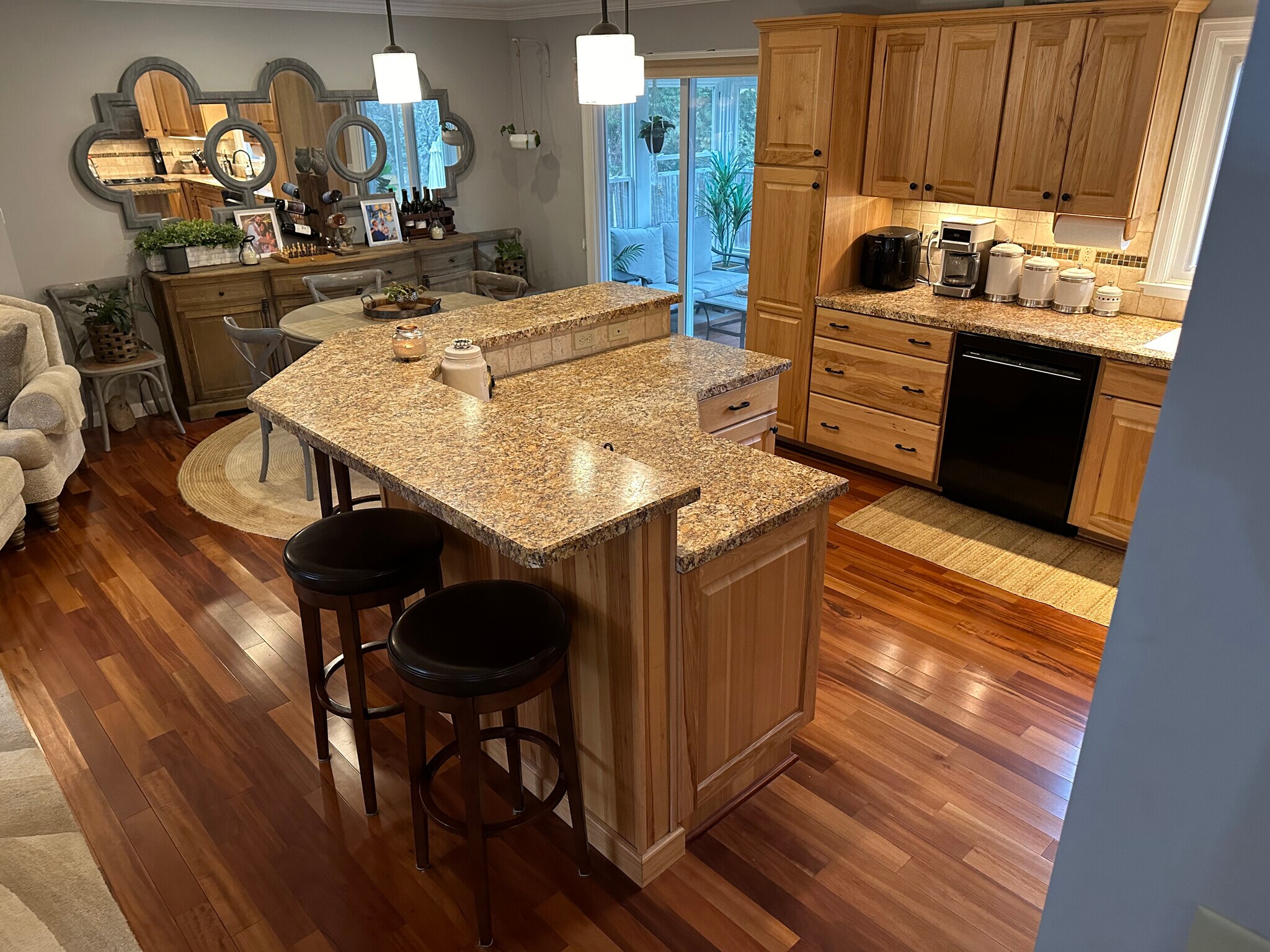 Kitchen and dining - 7 Yandow Dr