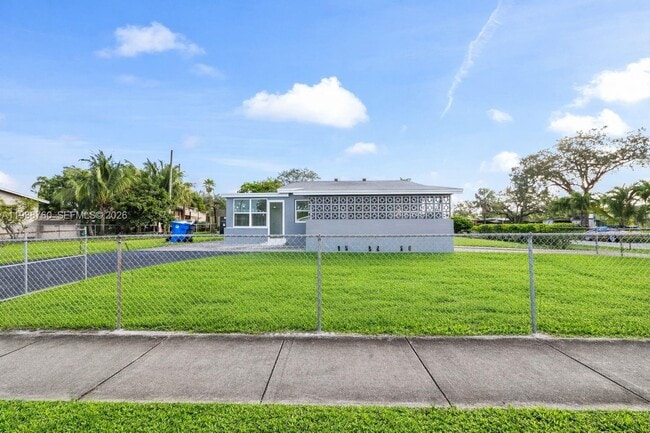 Building Photo - 4685 SW 33rd Dr