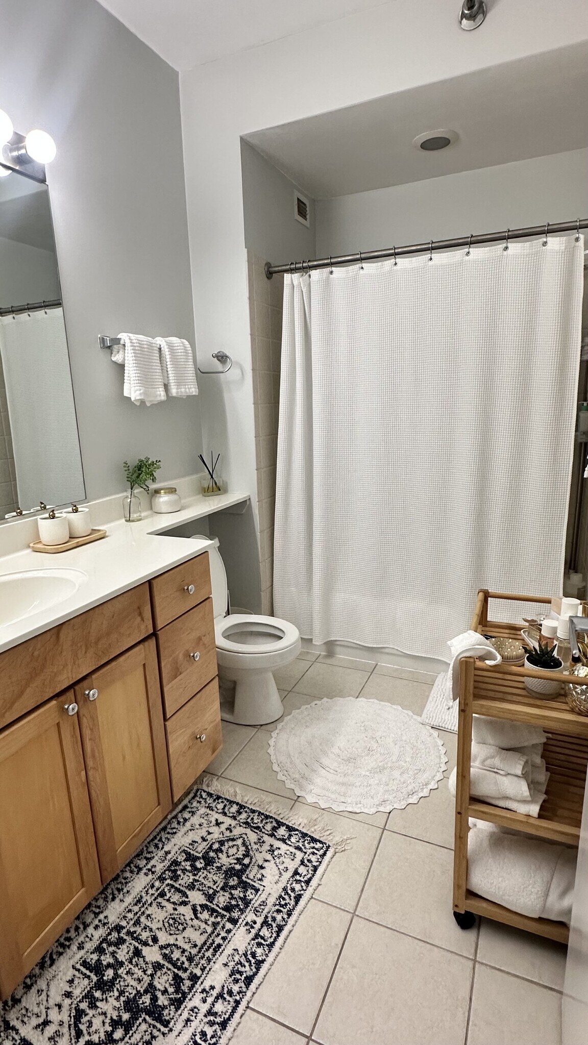 Bathrom - 421 W Huron St