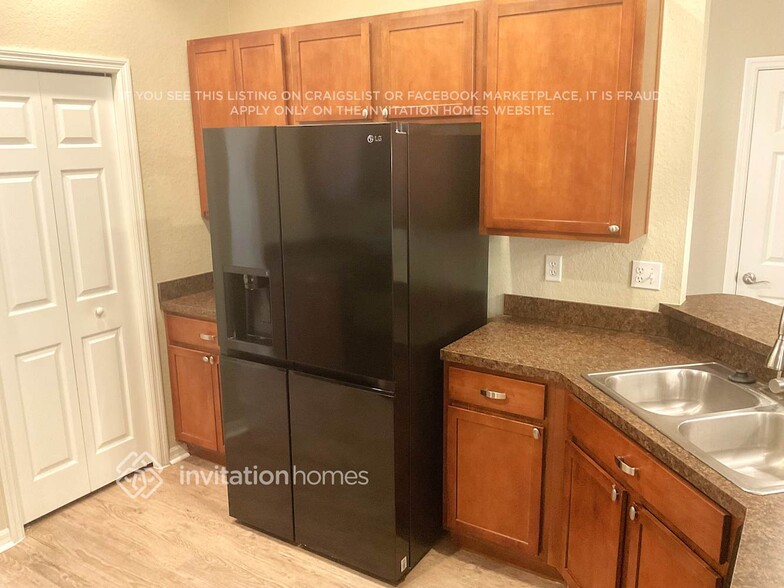 Building Photo - 1169 Brenton Manor Dr