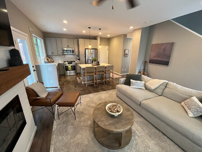 Building Photo - Beautiful 3 Bedroom - 3 1/3 Bathroom Home ...