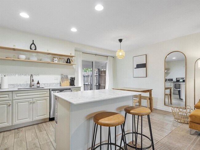 Building Photo - 300 SW 23rd St