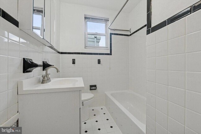 Building Photo - 2954 Miller St