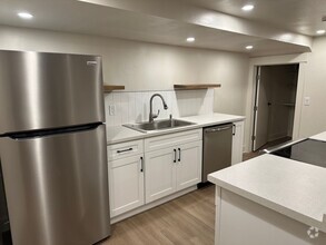 Building Photo - 2 Bed - 1 Bath - Downtown Unit