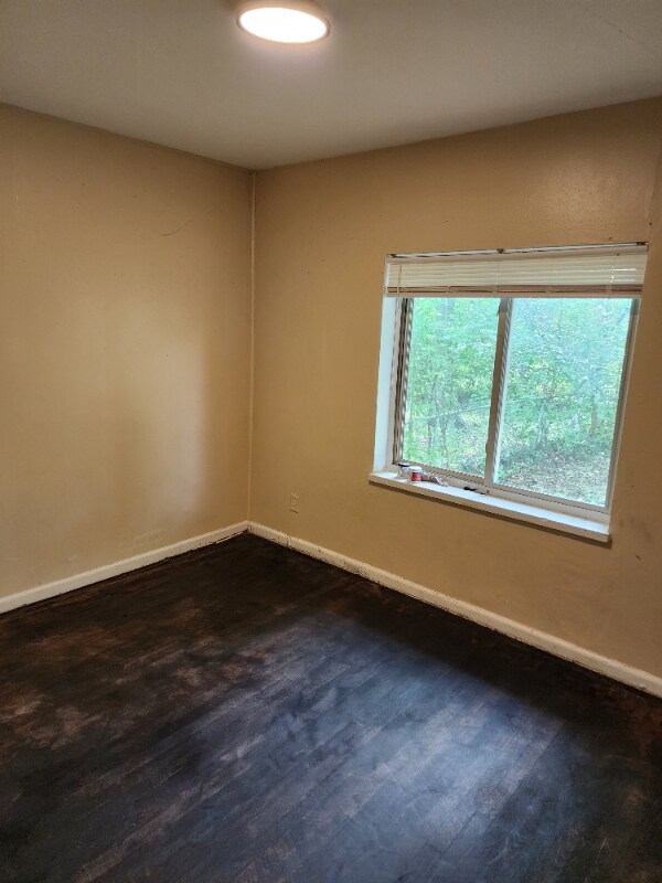 Building Photo - 3417 Riverside Dr