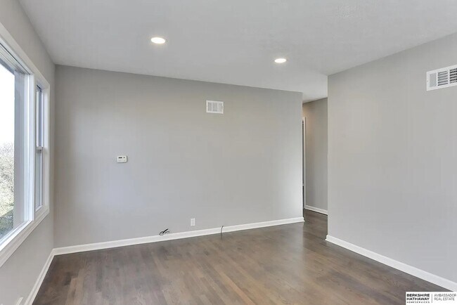 Building Photo - Fully Renovated Florence Gem with Modern Finishes & Historic Charm