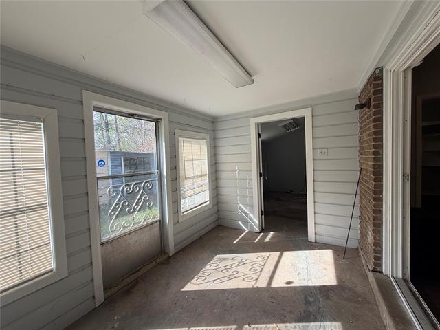 Building Photo - 9478 Woodcrest Dr