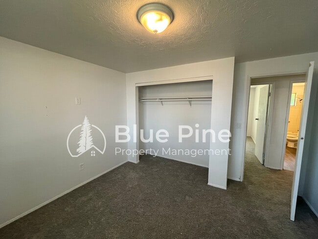 Building Photo - 5646 Eve St