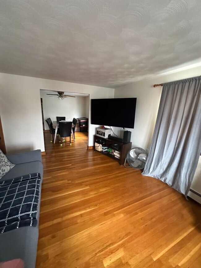 Building Photo - 28 Olcott St