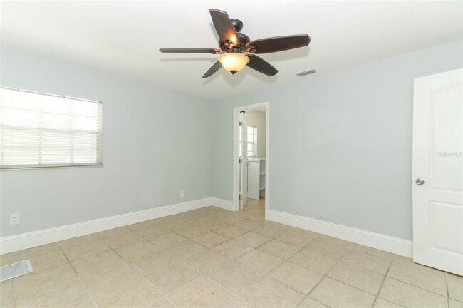 Building Photo - 749 S Ridgewood Ave