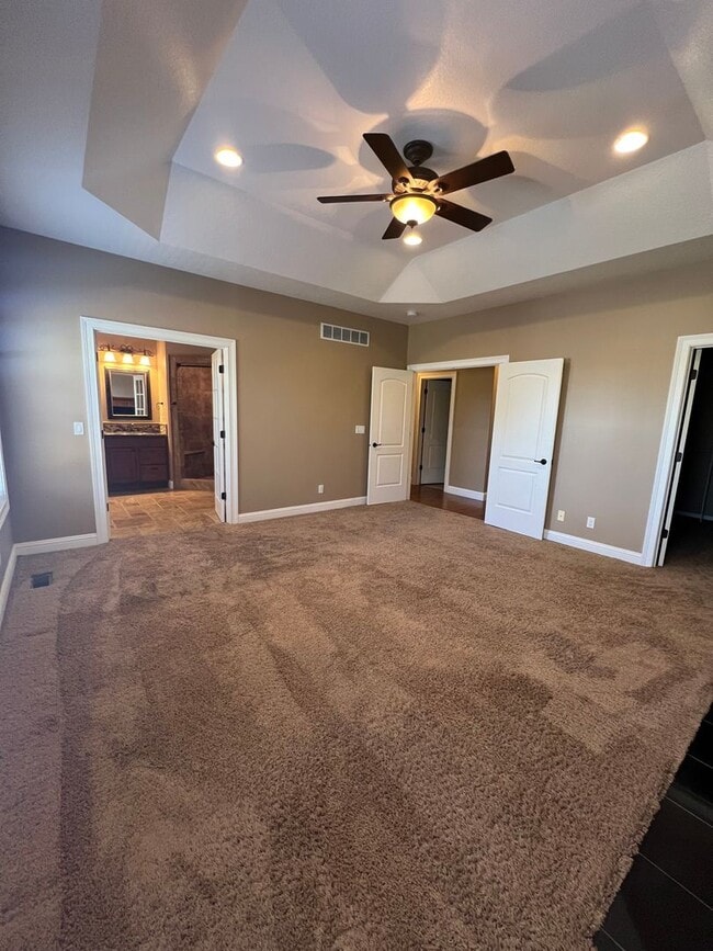 Building Photo - Luxurious 4-Bedroom Home in Fox Creek Subdivision!
