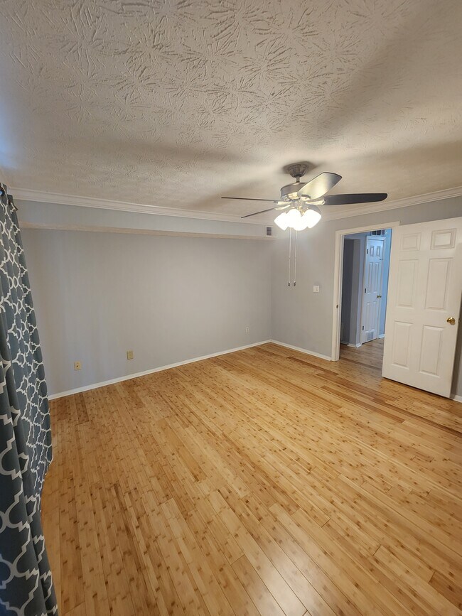 Spacious one bedroom - 514 Park Ridge Cir