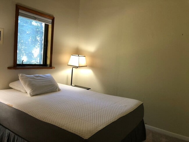 Building Photo - Newly remodeled - 1 bed - 1 bath off Rosie Creek