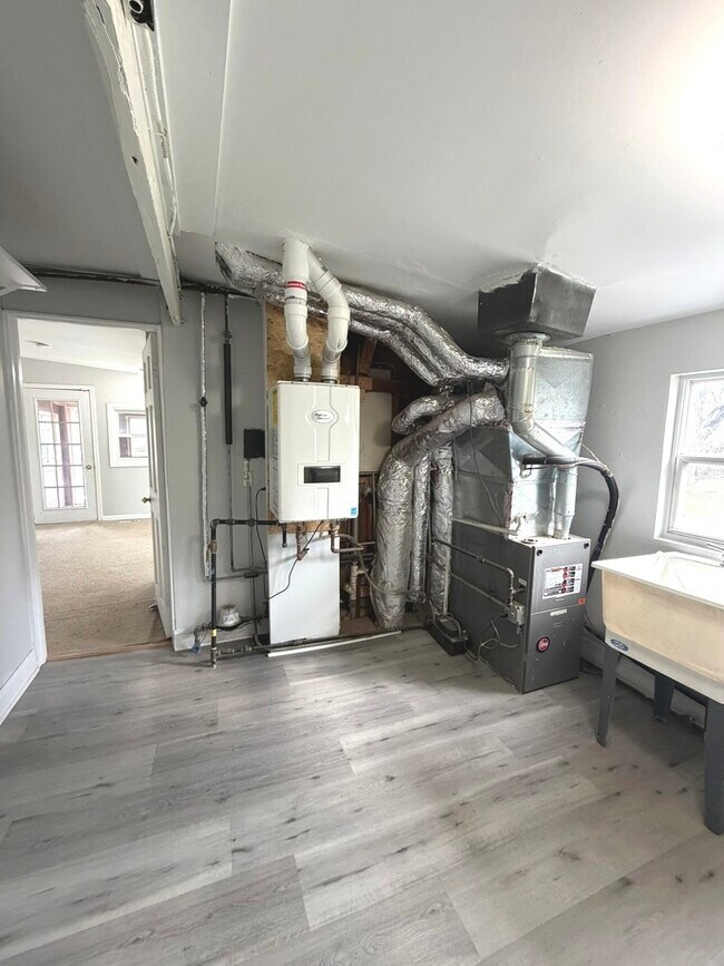 Building Photo - 2209 Douglas Ave