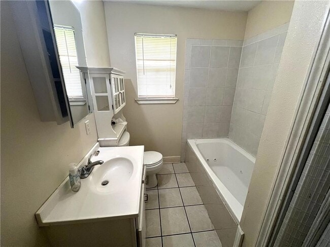 Building Photo - 2104 Lena Dr