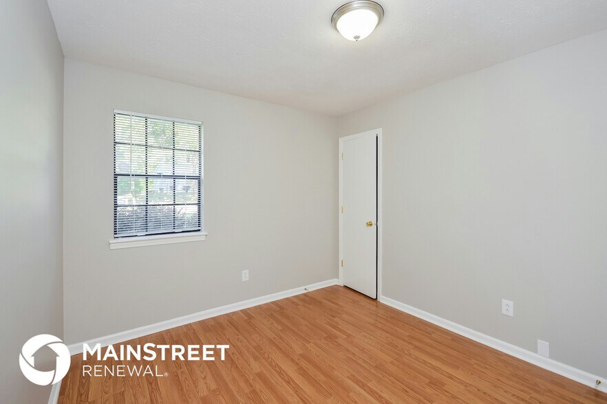 Building Photo - 619 Lakeridge Cir SE