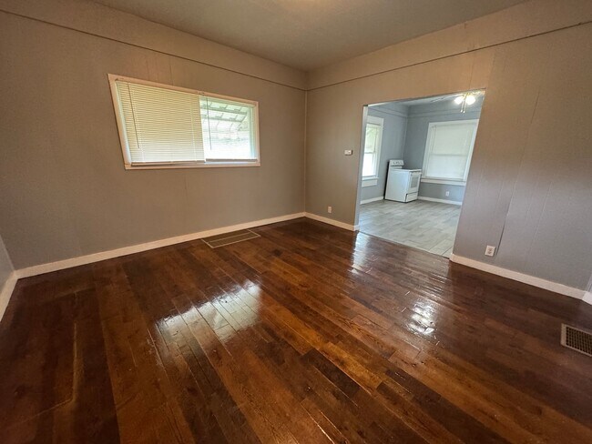 Building Photo - 2217 Terrace Ave