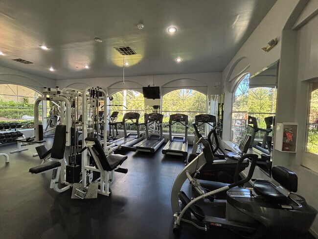 Building Photo - Experience Las Vegas in style and comfort with this beautiful first-floor 3-bedroom condo